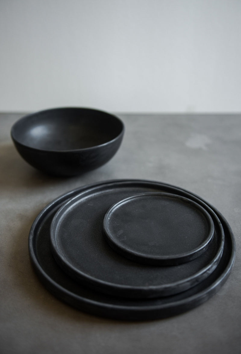 Stoneware Black Pure Plate - medium