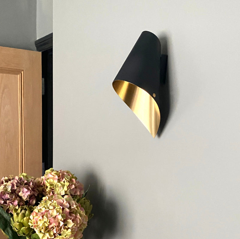 'ARC' WALL LIGHT IN BLACK & BRUSHED BRASS